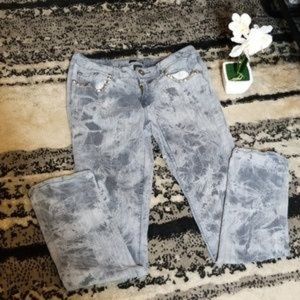 3/$20 a.n.a| Skinny Jeans Size 8/ 29 Silver/Gray